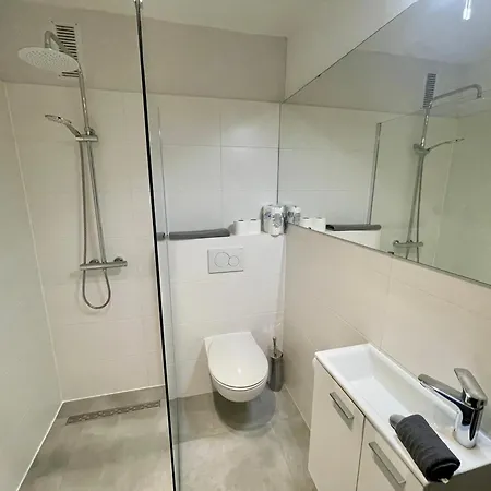 Appartement Modernes 1-zimmer Mit Balkon & Parkplatz